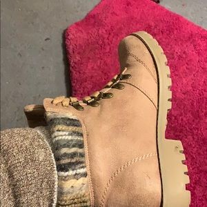 Light weight, Cute, lightly worn Comfy boots